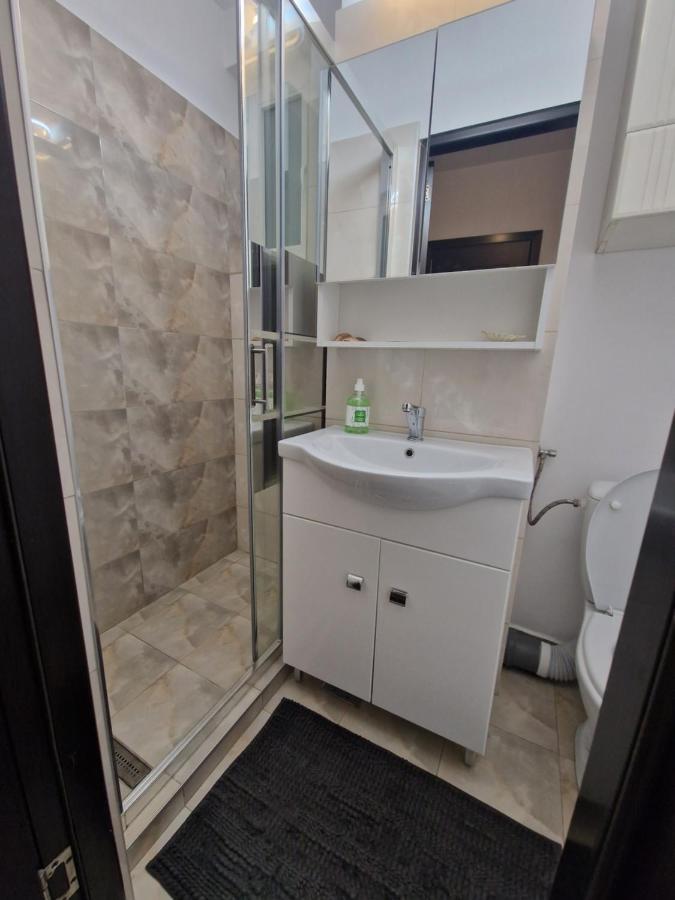 City Center Apartment Бухарест Экстерьер фото